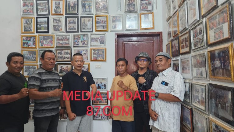 Jumat Barokah, Ketua Pewarta Polrestabes Medan Kembali Salurkan Paket Sembako ke Pengurus dan Anggota 