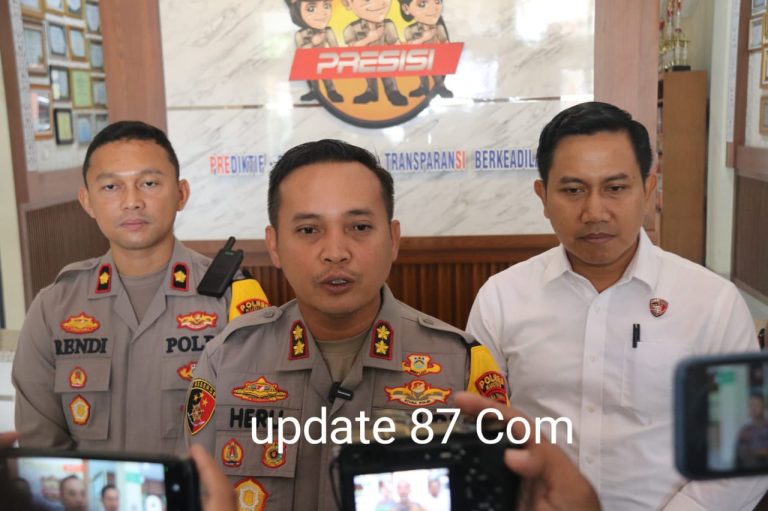 Polres Kudus Ungkap Praktik Perjudian di Warung Kopi Karangrowo, Oknum Anggota DPRD Turut Diamankan