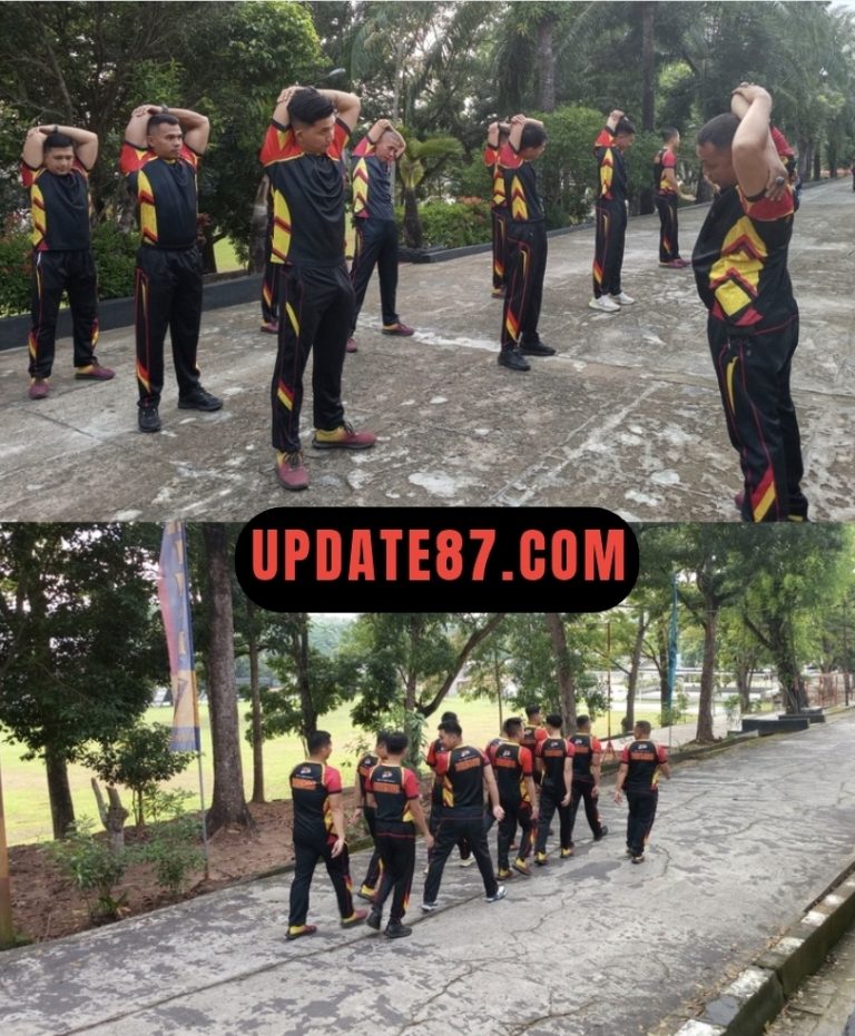 Personel Brimob Laksanakan Olahraga Pagi untuk Jaga Kebugaran Fisik