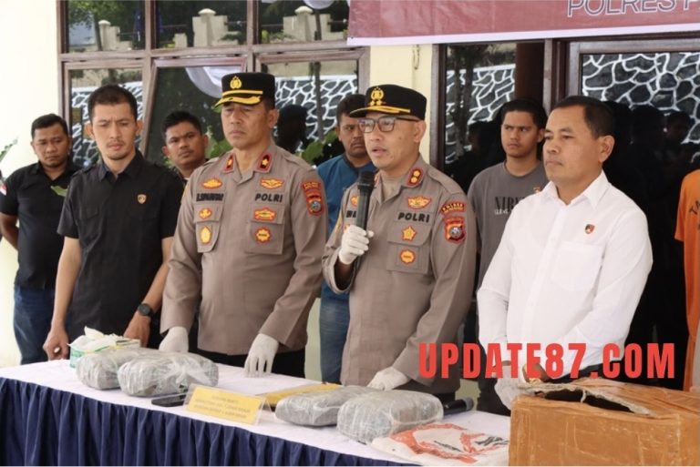 Polres Pakpak Bharat Amankan Kurir Bawa 4 Kg Ganja