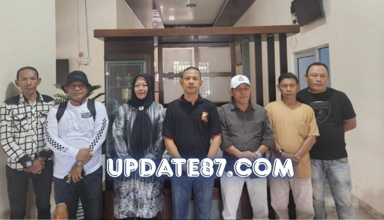 Lewat Kegiatan Jumat Barokah, Pewarta Polrestabes Medan Berbagi Beras Kepada Pengurus dan Anggota