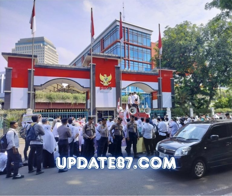 Aliansi Honorer Non Data Base BKN Gelar Aksi di Depan KemenPAN-RB