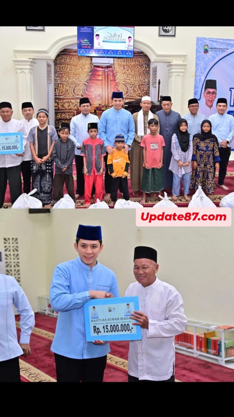 Safari Ramadan di Masjid Nurul Huda, Bupati Lampung Selatan Buka Puasa Bersama dan Serahkan Bantuan untuk Warga