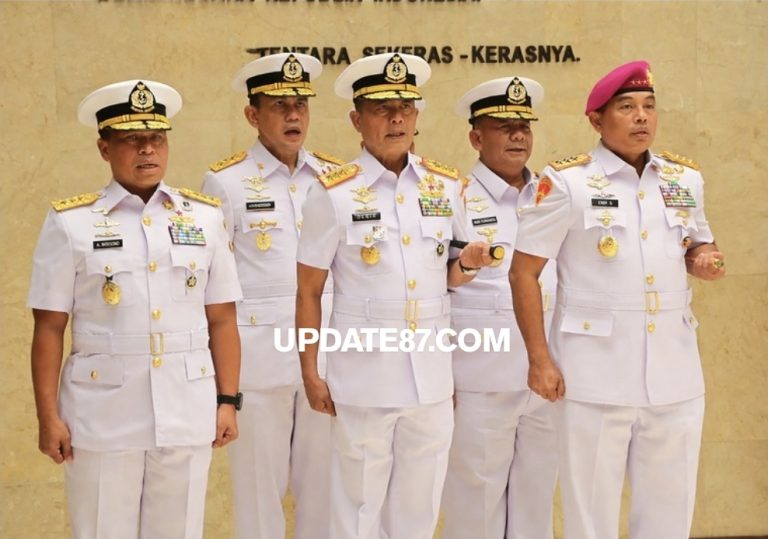 PANGKORMAR HADIRI SERTIJAB WAKASAL DI MABESAL