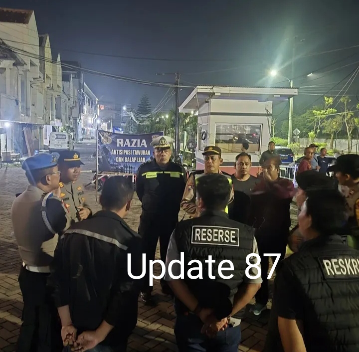 Gabungan Personil Polri Gelar Operasi Antisipasi Gangguan Kamtibmas di Semarang Barat, 13 Sepeda Motor Diamankan