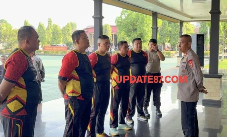 PERSONEL STAF SATBRIMOB POLDA SUMSEL MELAKSANAKAN KEGIATAN PEMBINAAN INDEKS MASA TUBUH (IMT) BERTEMPAT DI MAKOSAT BRIMOB POLDA SUMSEL DIPIMPIN OLEH KASUBBAGRENMIN SATBRIMOB POLDA SUMSEL KOMPOL. SUGENG