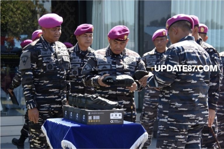 PANGKORMAR KIRIM 1.000 PASANG SEPATU UNTUK BANTU SEMANGAT BELAJAR ANAK-ANAK ACEH TAMIANG