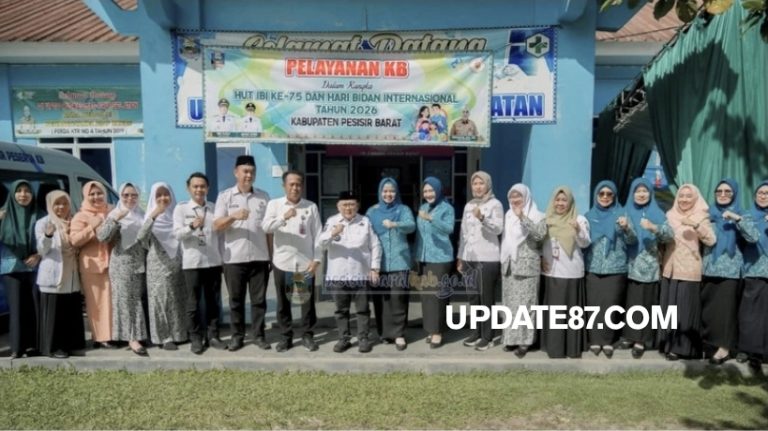 Wakil Bupati Pesisir Barat Buka Pelayanan KB Gratis dalam Rangka HUT IBI ke-75
