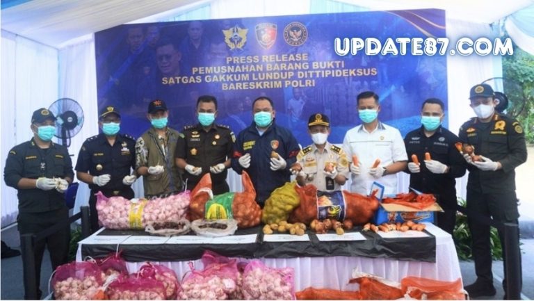 SESJAMPIDUM HADIRI PEMUSNAHAN HORTIKULTURA ILEGAL DI KALBAR